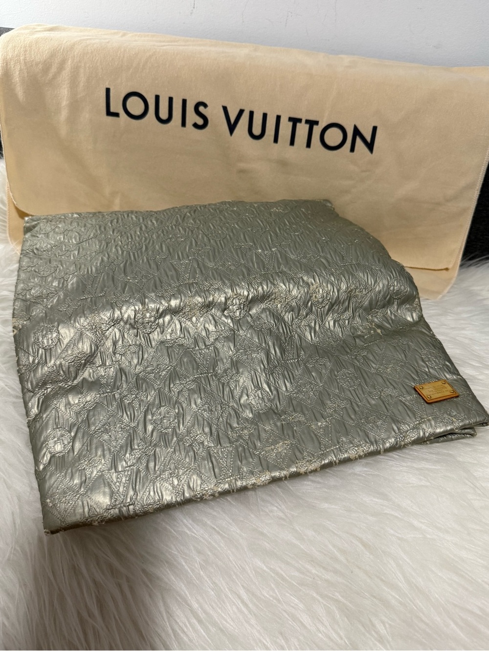 Louis Vuitton Metallic Monogram Limelight GM Clutch Bag (Oversized Silver Pearl) - Picture 8 of 14